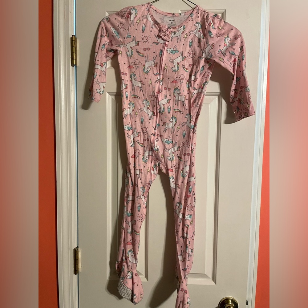 Girls 5T pajamas from Carter.